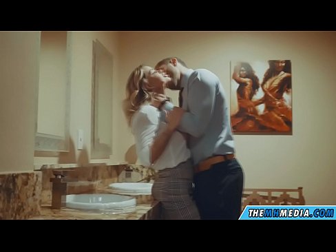 ❤️ Döşlü sarışın sizi ictimai tualetdə aldatdıqda ❤️❌ Keyfiyyətli seks bizdə ❌